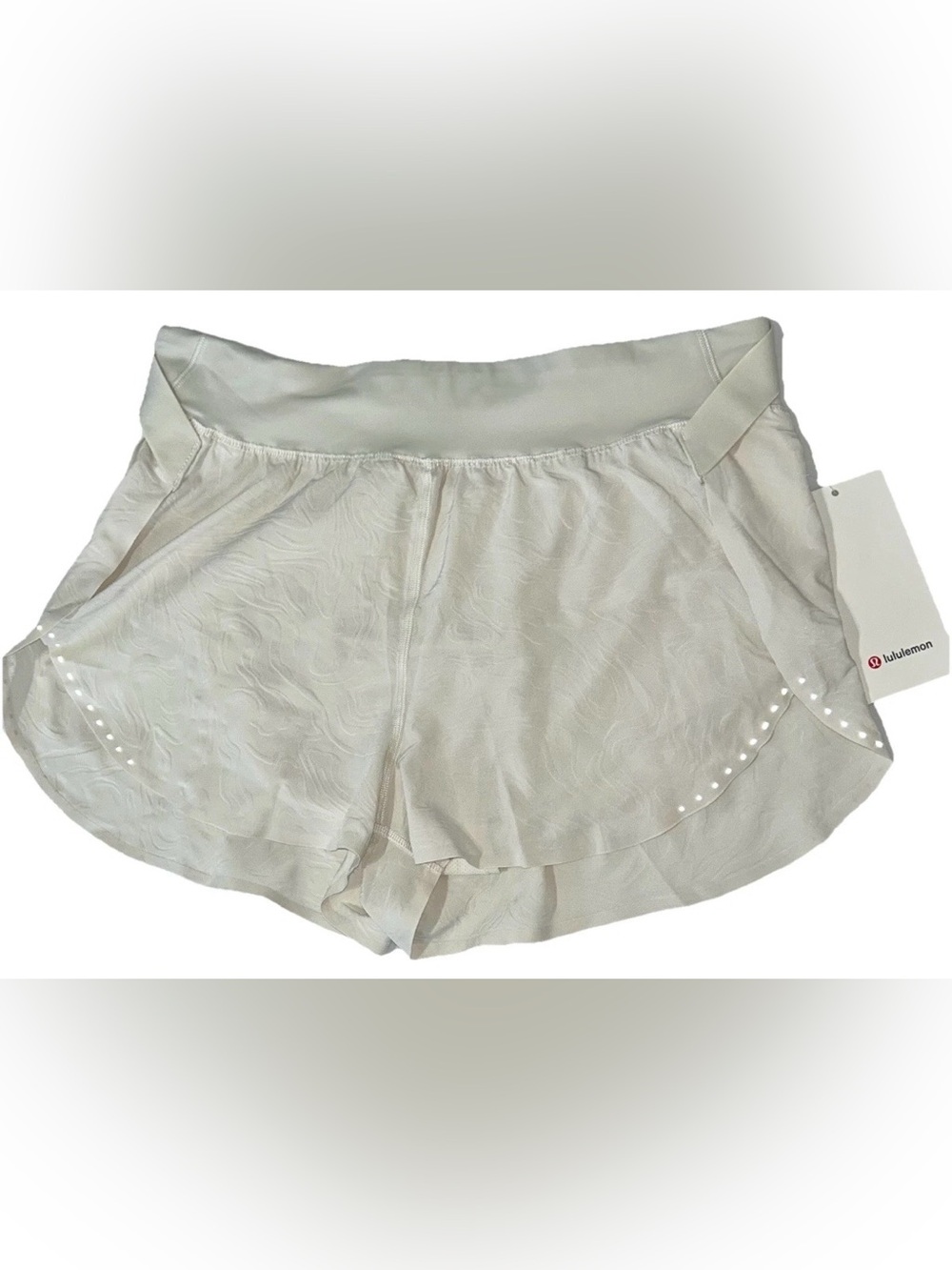 NWT LULULEMON SIZE 8 FAST & FREE HIGH RISE 2”L AIRFLOW SHORT BONE W/ BEIGE PRINT